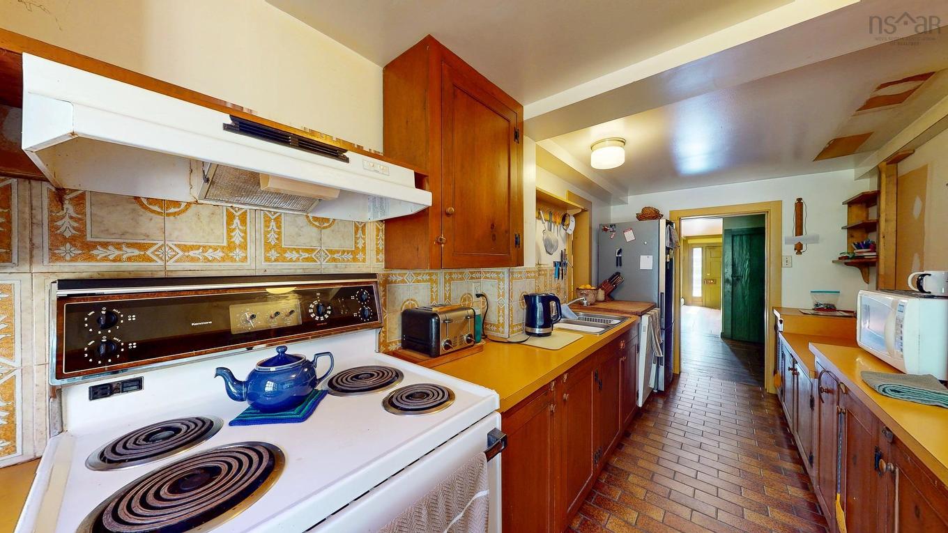 654 Main Street, Wolfville, NS