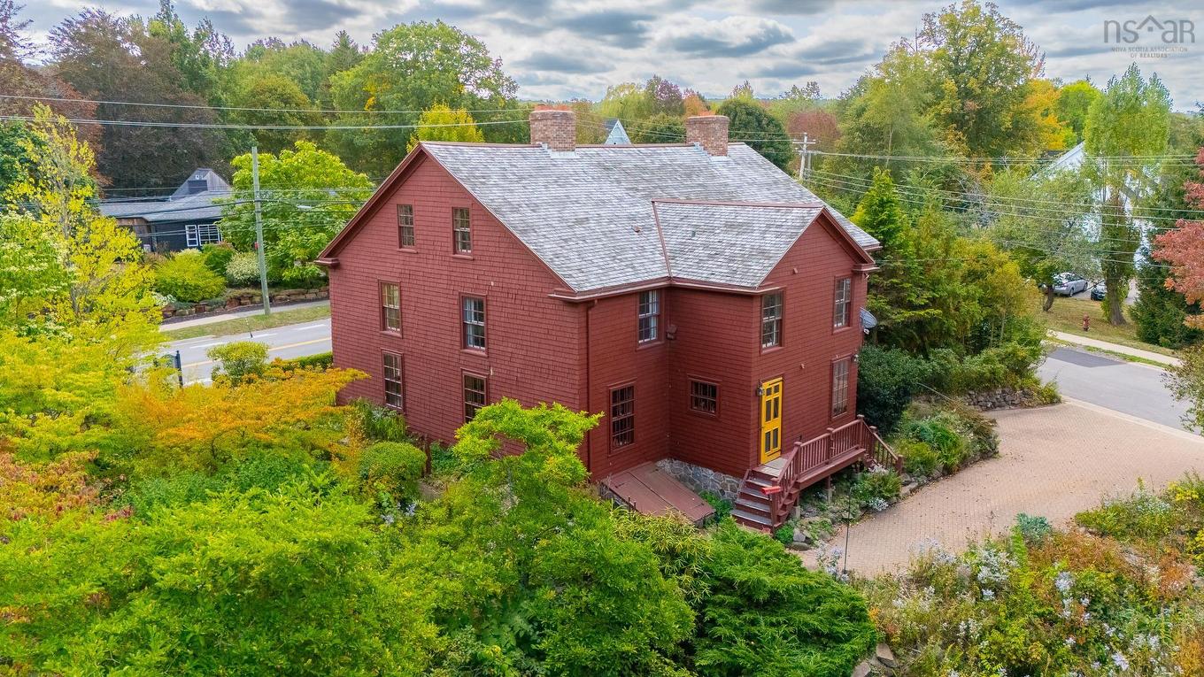 654 Main Street, Wolfville, NS