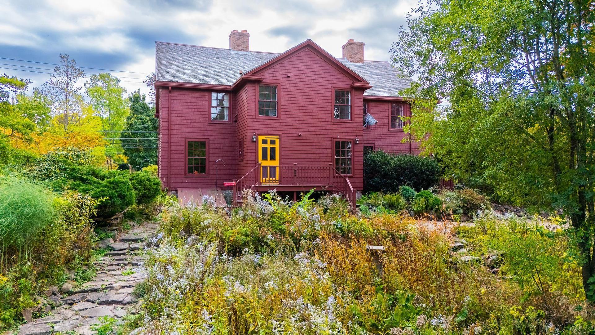 654 Main Street, Wolfville, NS