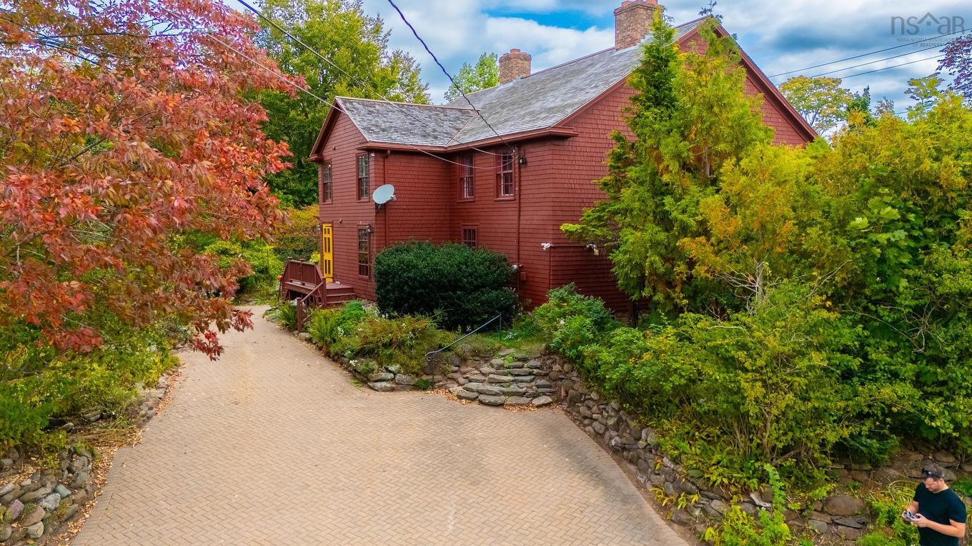 654 Main Street, Wolfville, NS