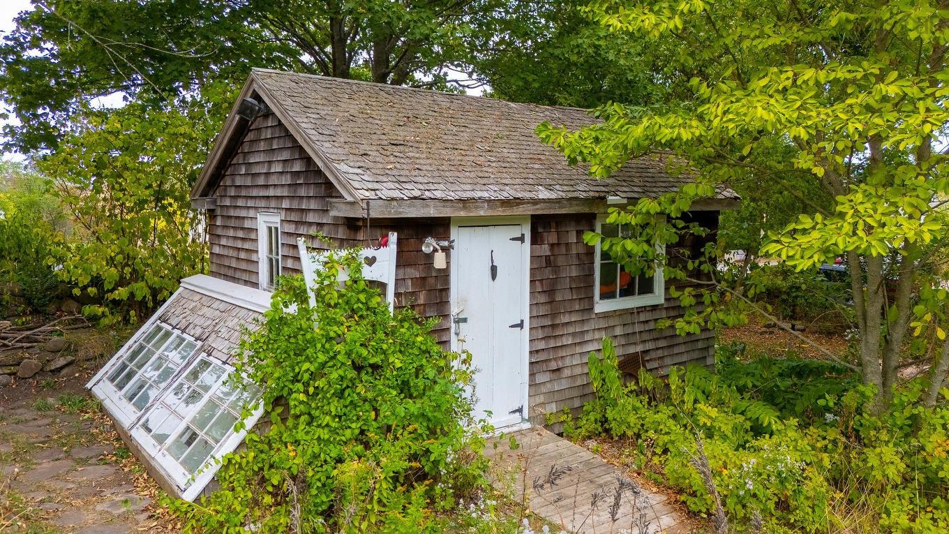 654 Main Street, Wolfville, NS