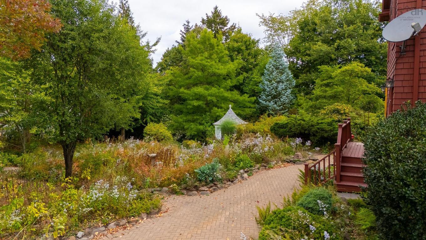 654 Main Street, Wolfville, NS