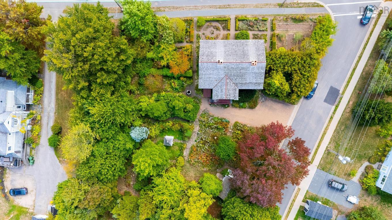 654 Main Street, Wolfville, NS