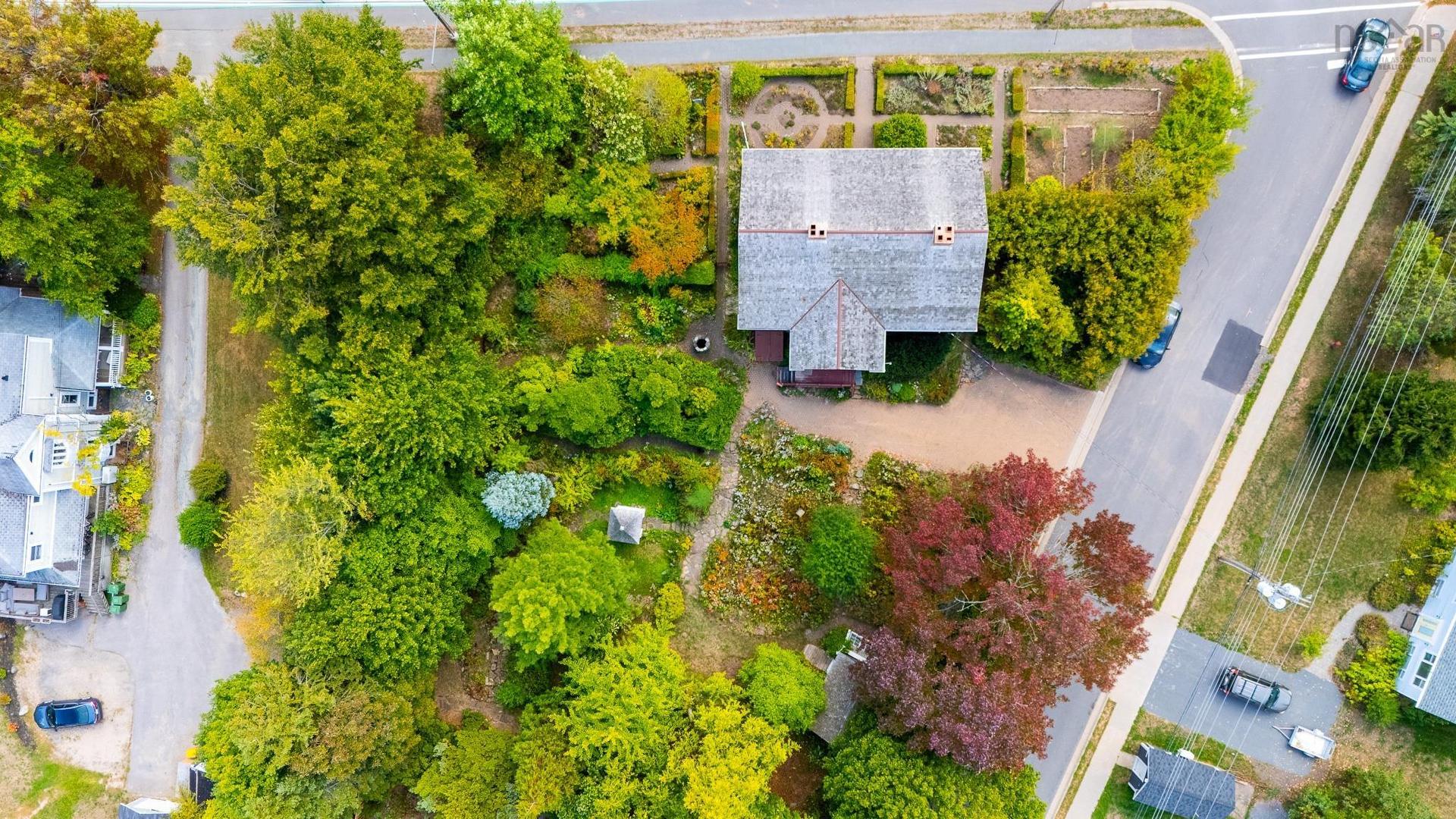654 Main Street, Wolfville, NS
