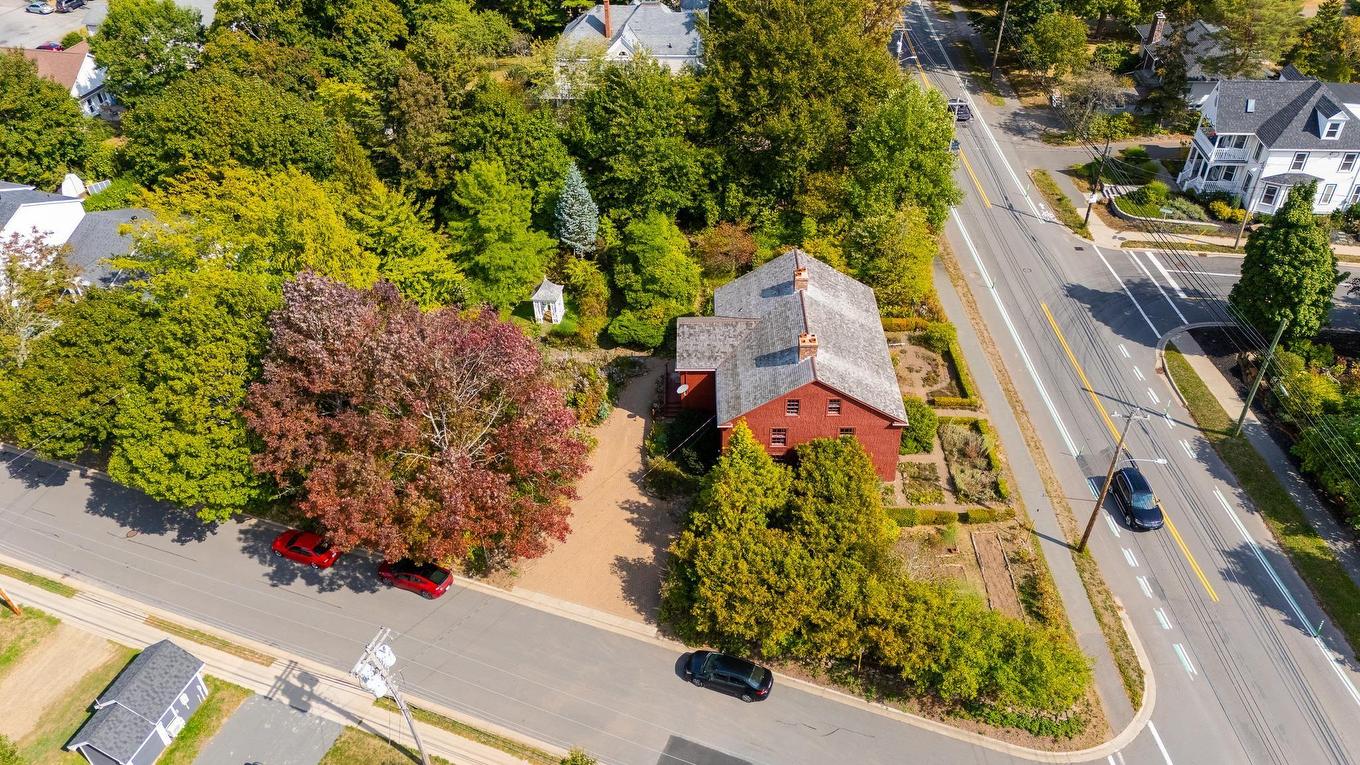 654 Main Street, Wolfville, NS