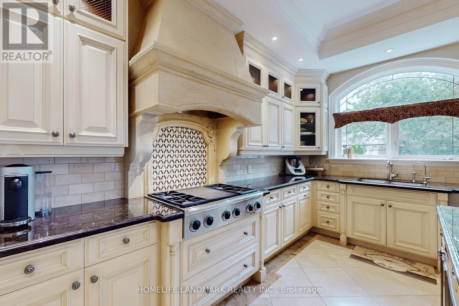 205 Tilford Road, Oakville, ON - Indoor Photo Showing Kitchen With Upgraded Kitchen