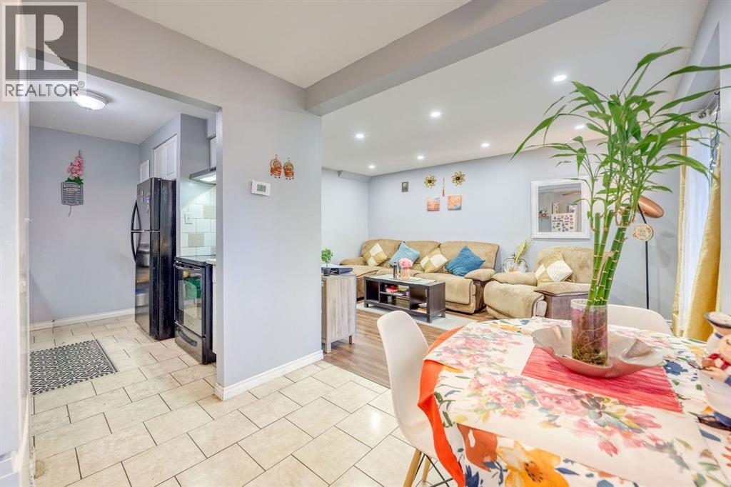 812 Lanark Crescent, Sarnia, ON - Indoor Photo Showing Dining Room