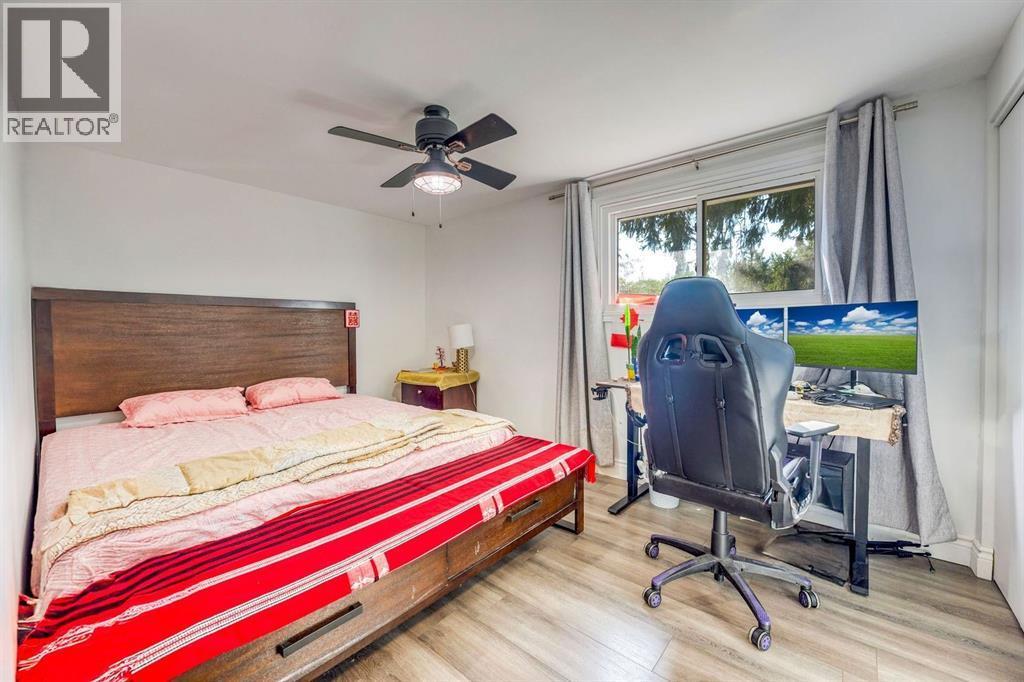 812 Lanark Crescent, Sarnia, ON - Indoor Photo Showing Bedroom