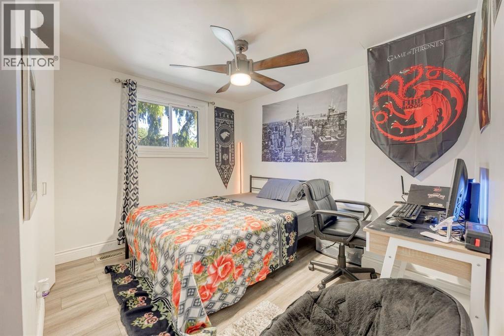 812 Lanark Crescent, Sarnia, ON - Indoor Photo Showing Bedroom