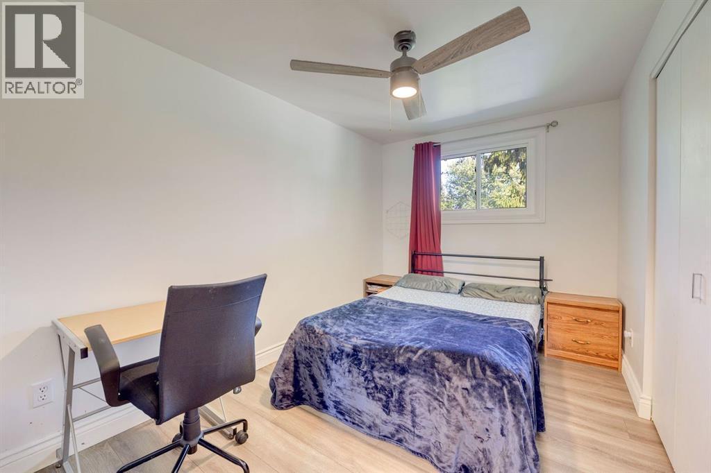 812 Lanark Crescent, Sarnia, ON - Indoor Photo Showing Bedroom