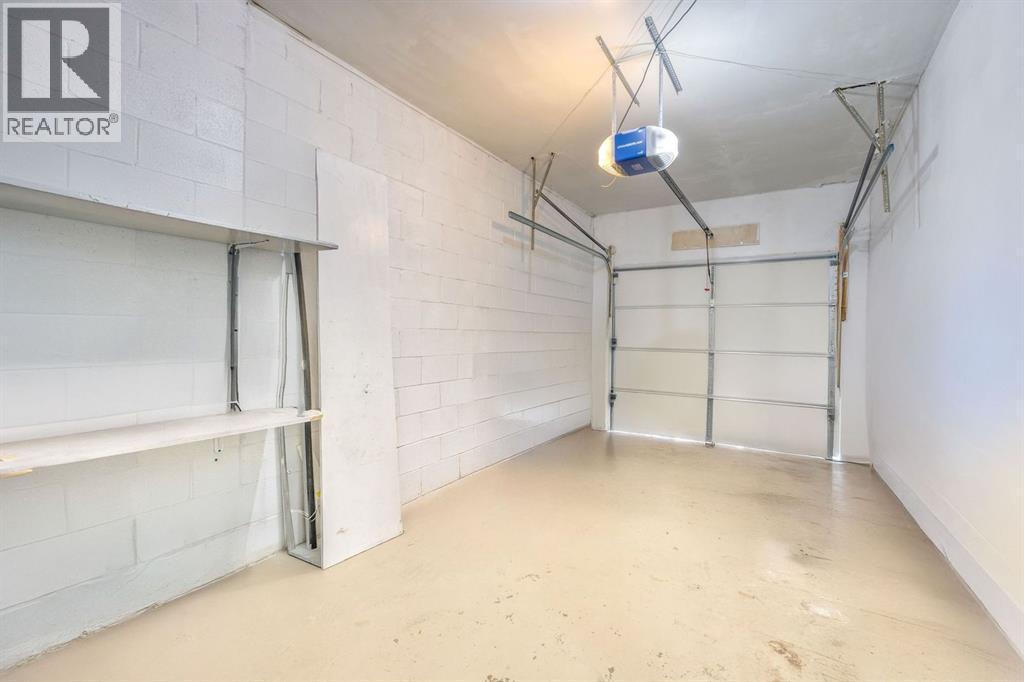 812 Lanark Crescent, Sarnia, ON - Indoor Photo Showing Garage