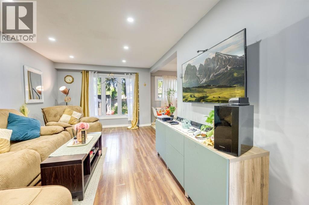 812 Lanark Crescent, Sarnia, ON - Indoor Photo Showing Living Room