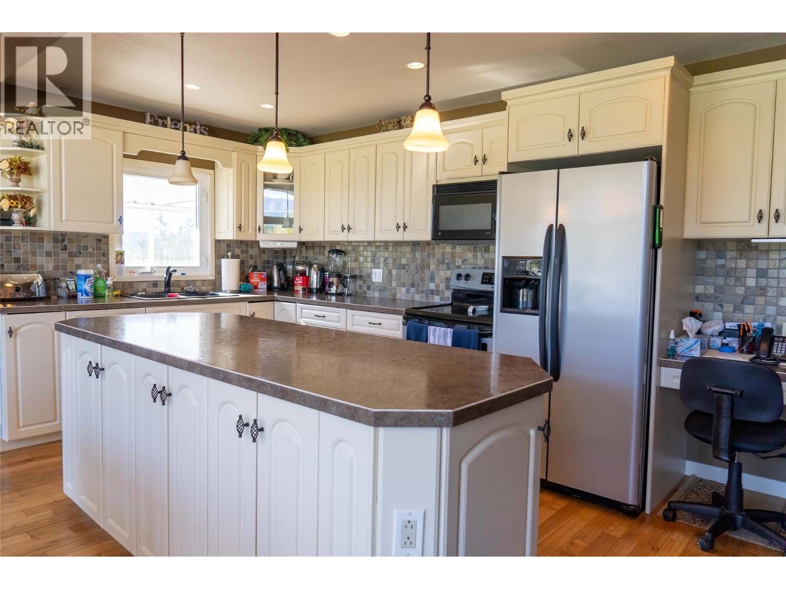 7055 93/95 Highway, Wasa, BC - Indoor Photo Showing Kitchen With Double Sink