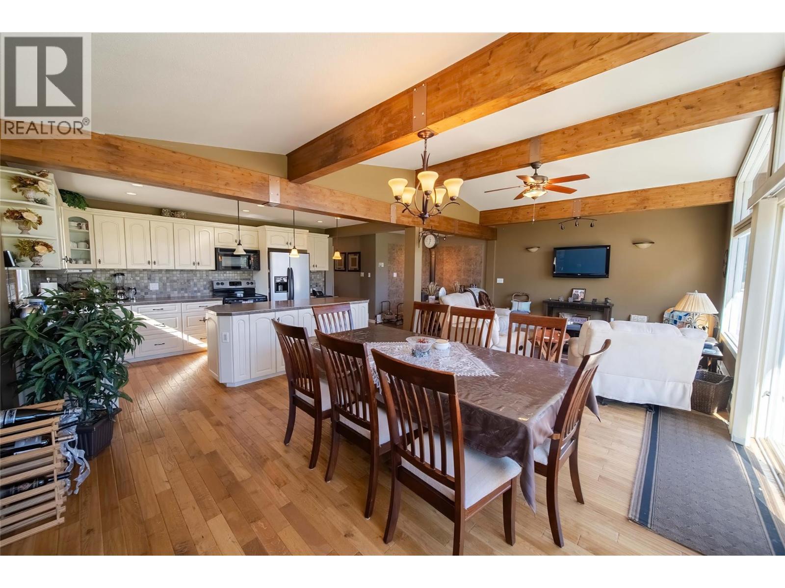 7055 93/95 Highway, Wasa, BC - Indoor Photo Showing Dining Room