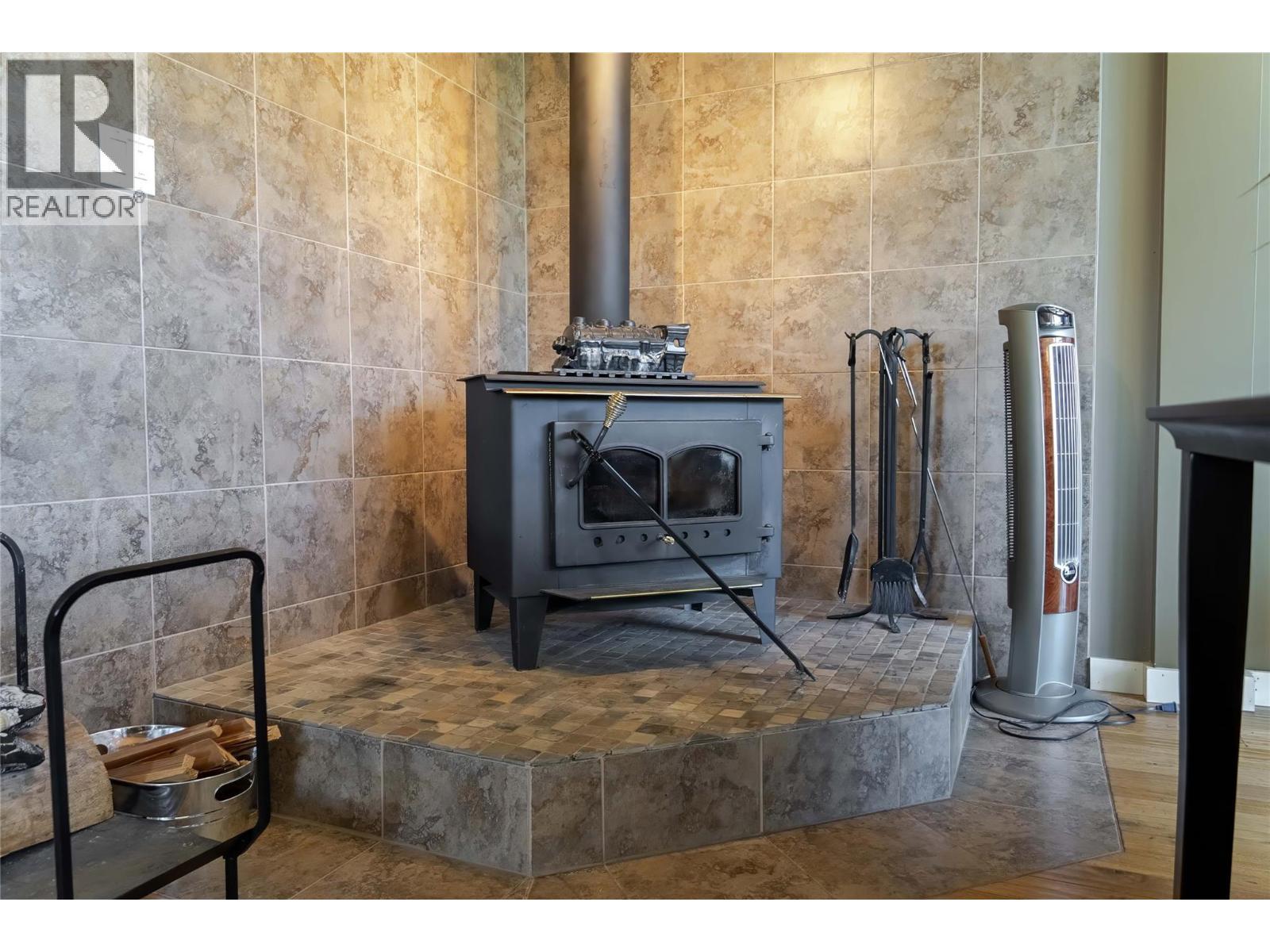 7055 93/95 Highway, Wasa, BC - Indoor