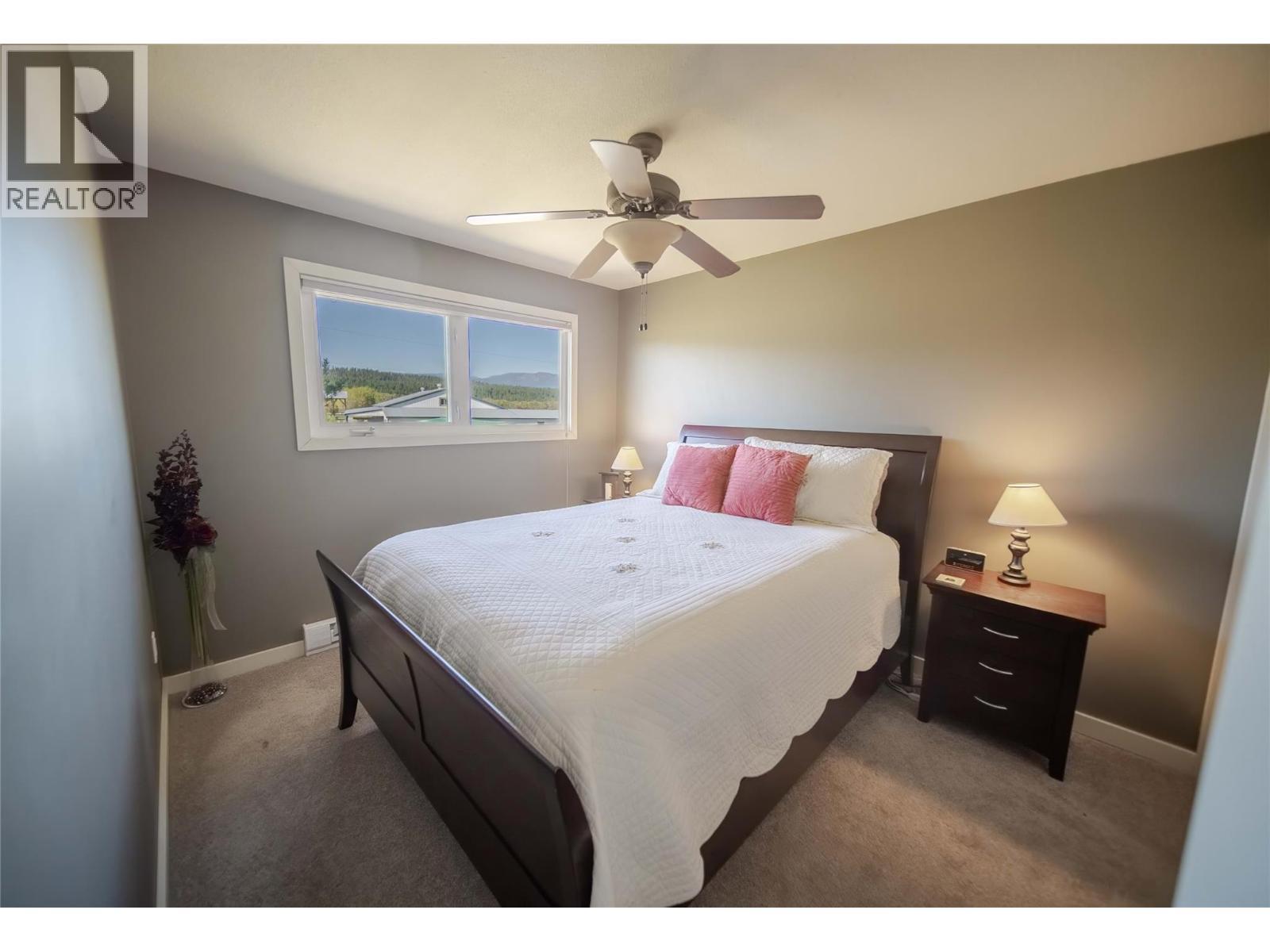 7055 93/95 Highway, Wasa, BC - Indoor Photo Showing Bedroom