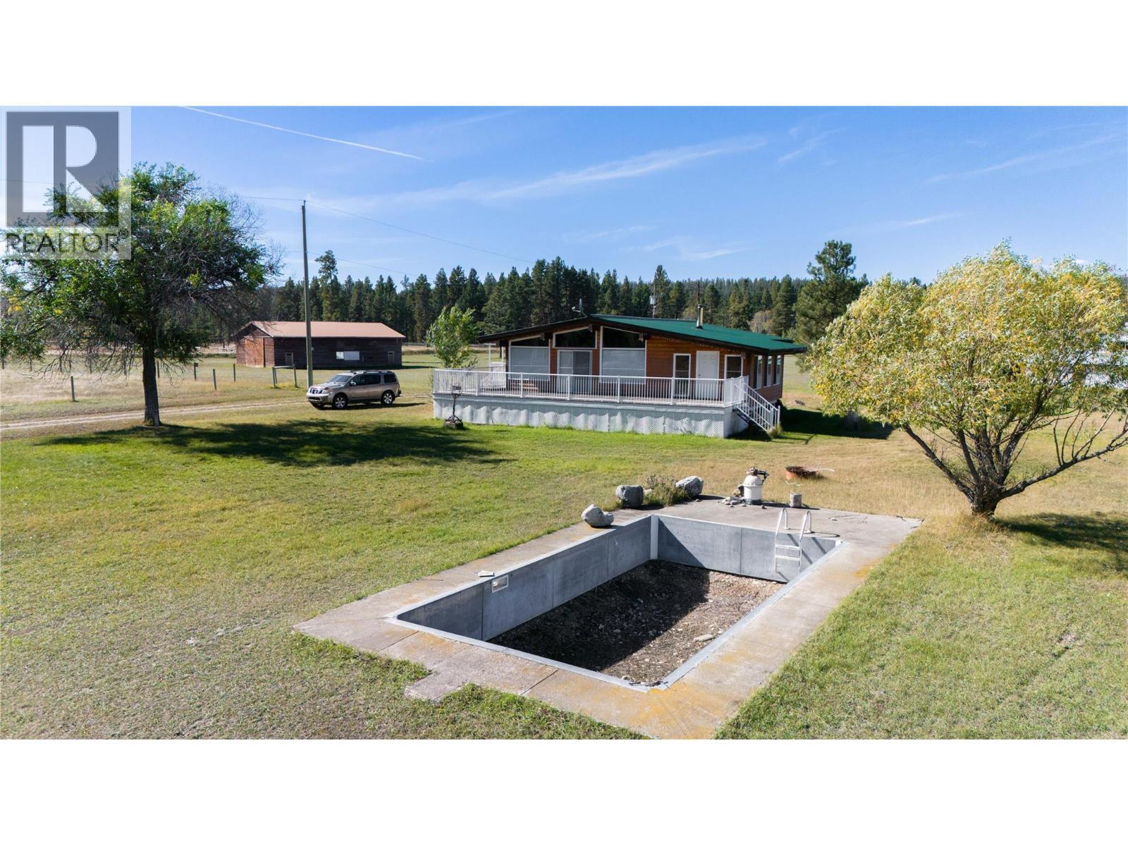 7055 93/95 Highway, Wasa, BC - Outdoor