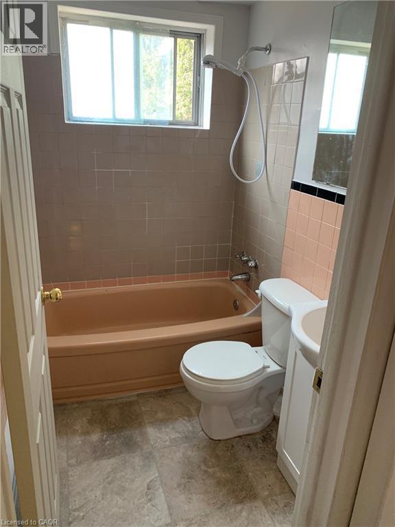 42 Hilltop Drive Unit# 6, Cambridge, ON - Indoor Photo Showing Bathroom