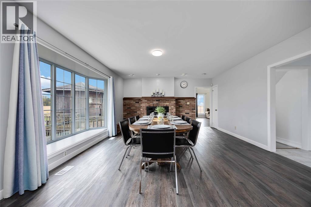 1804 Huffs Corners Road, Dawn-Euphemia, ON - Indoor Photo Showing Dining Room
