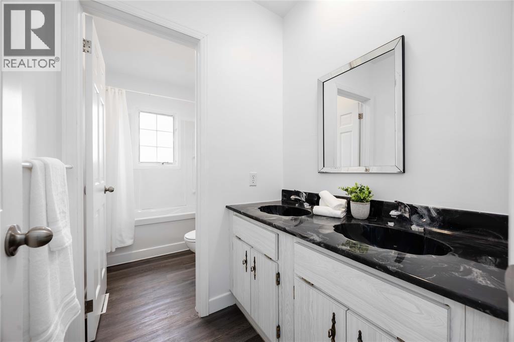 1804 Huffs Corners Road, Dawn-Euphemia, ON - Indoor Photo Showing Bathroom