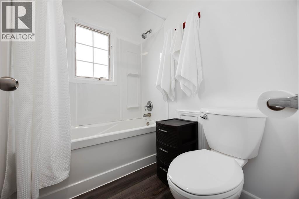 1804 Huffs Corners Road, Dawn-Euphemia, ON - Indoor Photo Showing Bathroom