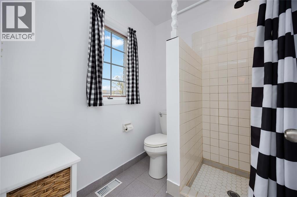 1804 Huffs Corners Road, Dawn-Euphemia, ON - Indoor Photo Showing Bathroom