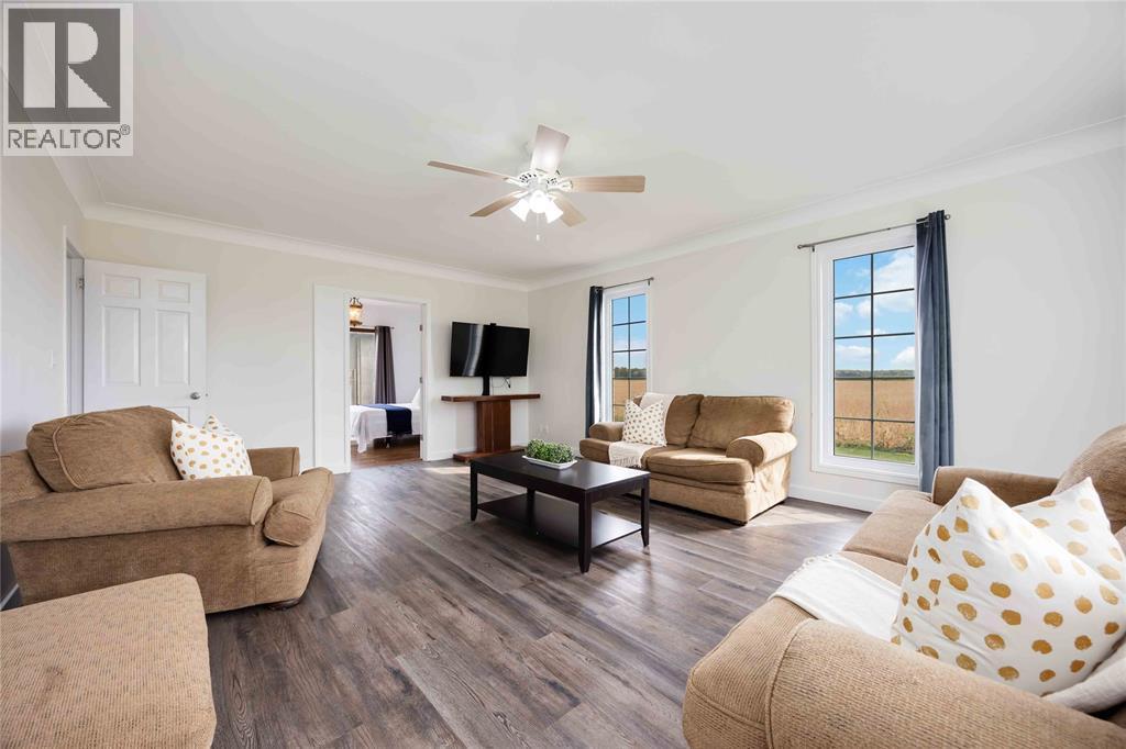 1804 Huffs Corners Road, Dawn-Euphemia, ON - Indoor Photo Showing Living Room