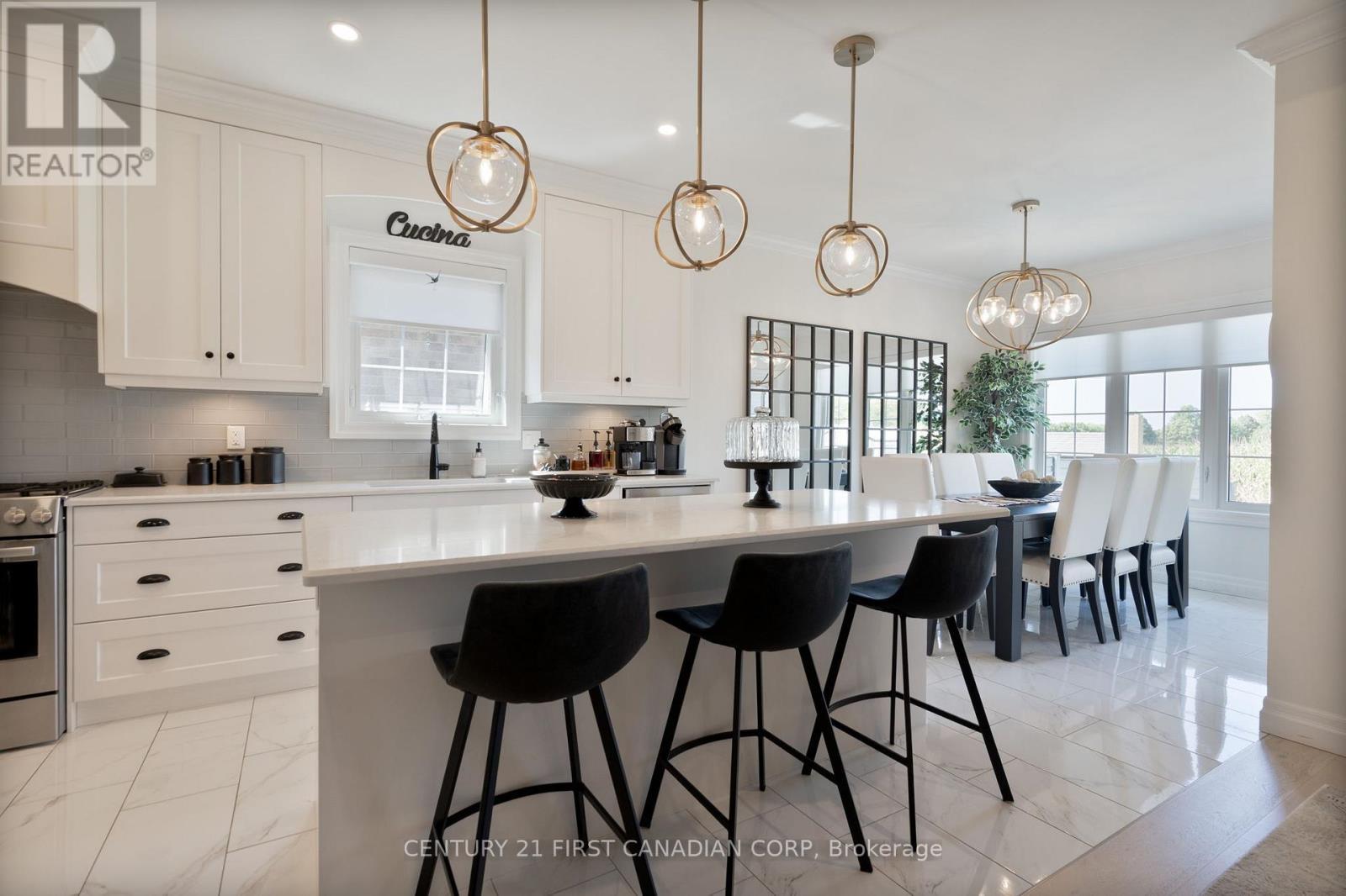 161 Collins Way, Strathroy-Caradoc (Se), ON - Indoor Photo Showing Kitchen With Upgraded Kitchen