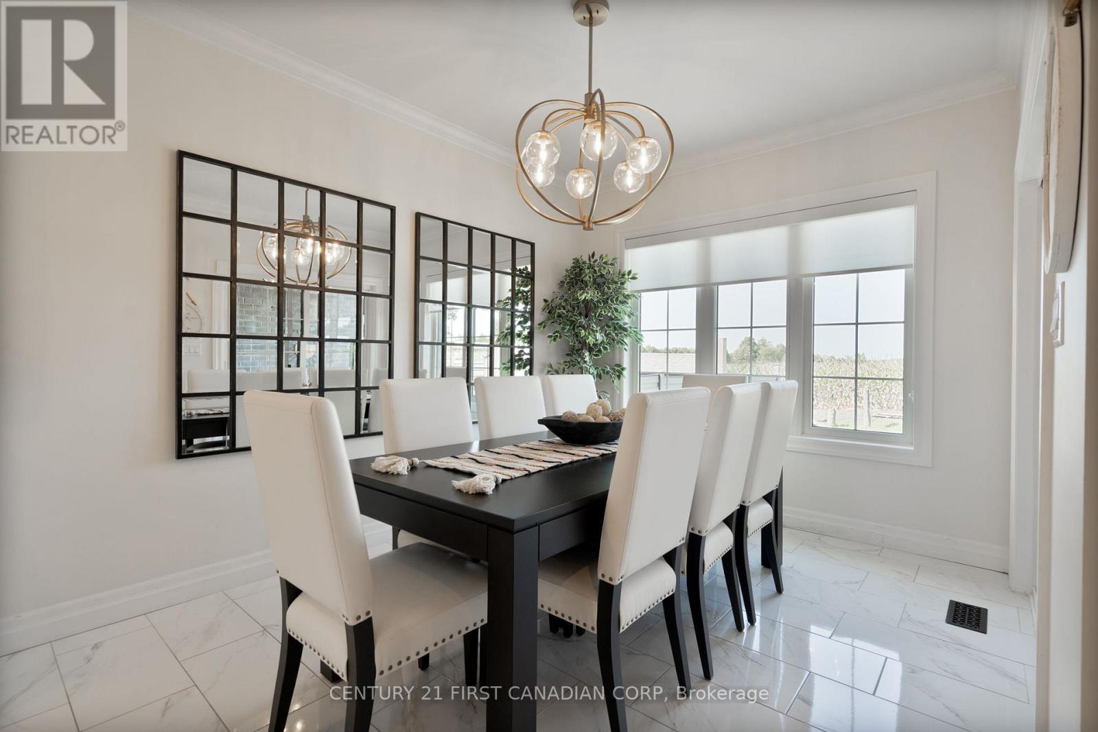161 Collins Way, Strathroy-Caradoc (Se), ON - Indoor Photo Showing Dining Room