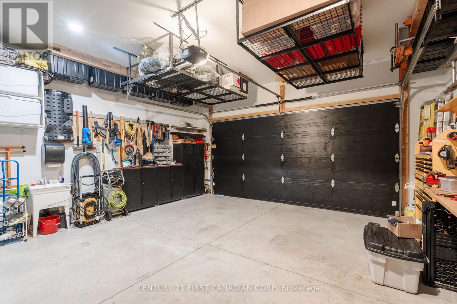 161 Collins Way, Strathroy-Caradoc (Se), ON - Indoor Photo Showing Garage
