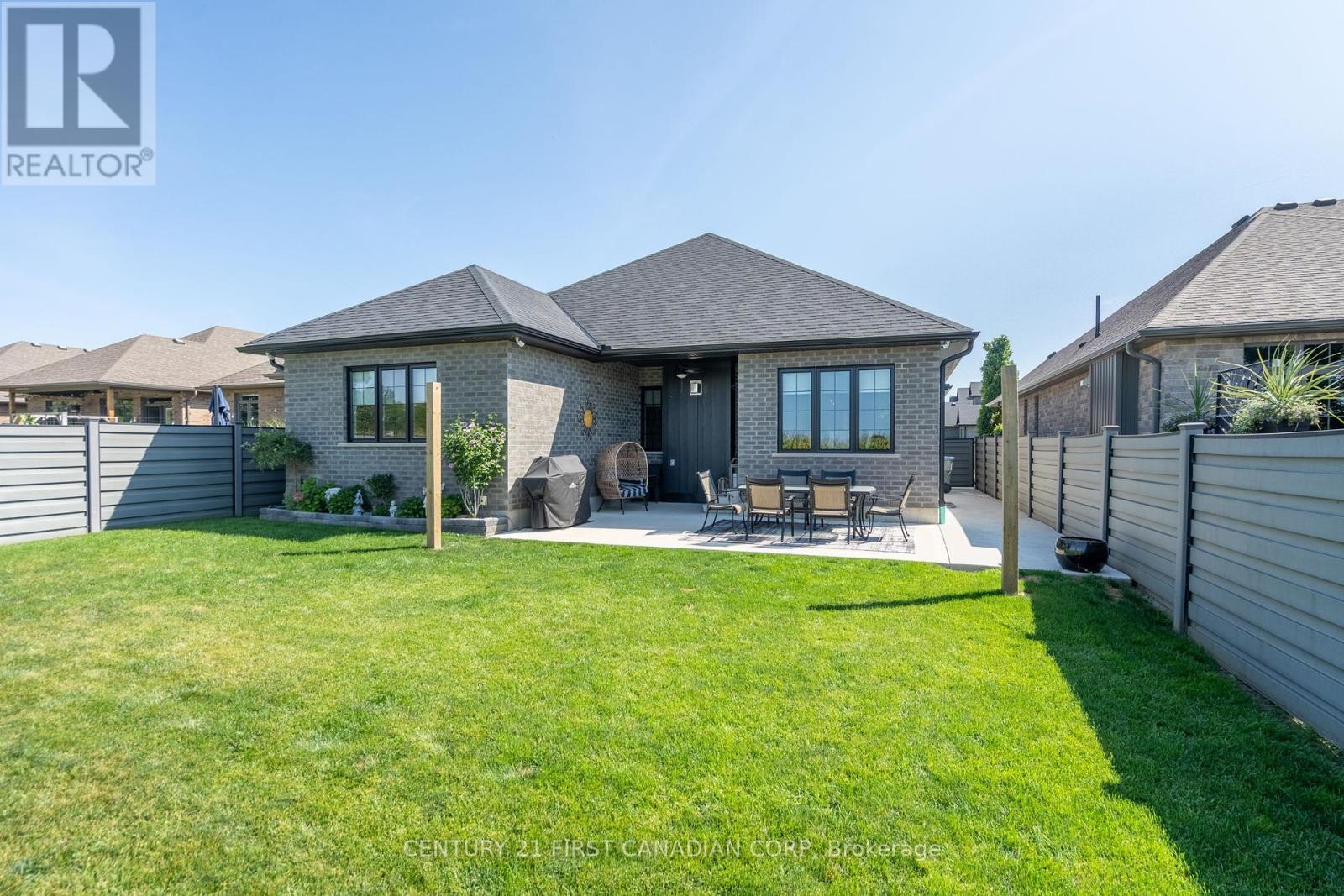 161 Collins Way, Strathroy-Caradoc (Se), ON - Outdoor With Deck Patio Veranda