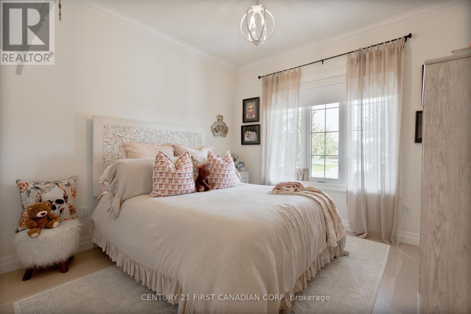 161 Collins Way, Strathroy-Caradoc (Se), ON - Indoor Photo Showing Bedroom