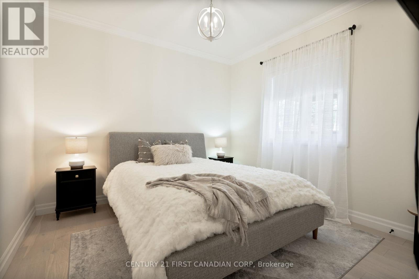 161 Collins Way, Strathroy-Caradoc (Se), ON - Indoor Photo Showing Bedroom