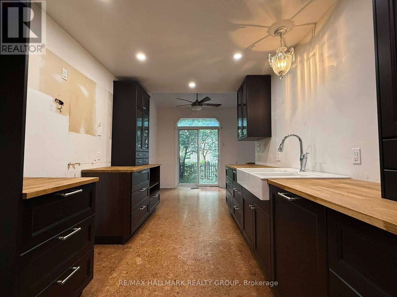 195 Blackdome Crescent, Ottawa, ON - Indoor Photo Showing Kitchen