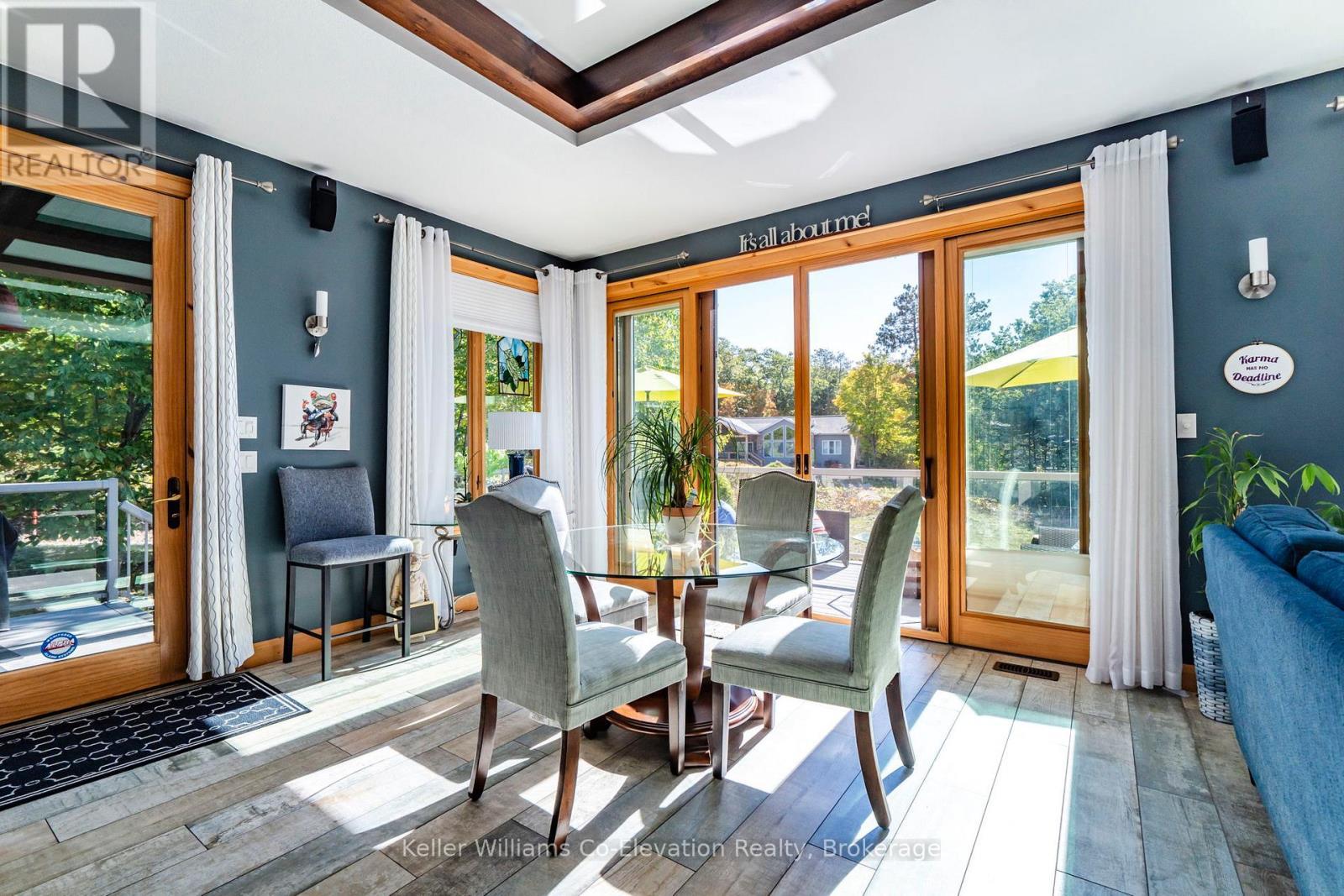 15 Rue De Parc, Tiny, ON - Indoor Photo Showing Dining Room