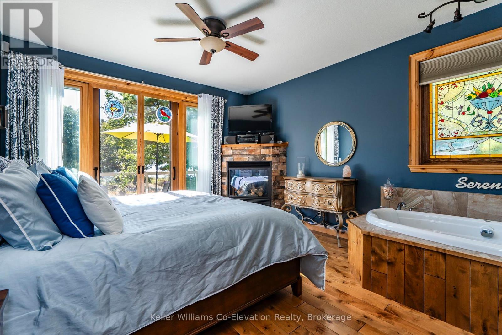 15 Rue De Parc, Tiny, ON - Indoor Photo Showing Bedroom