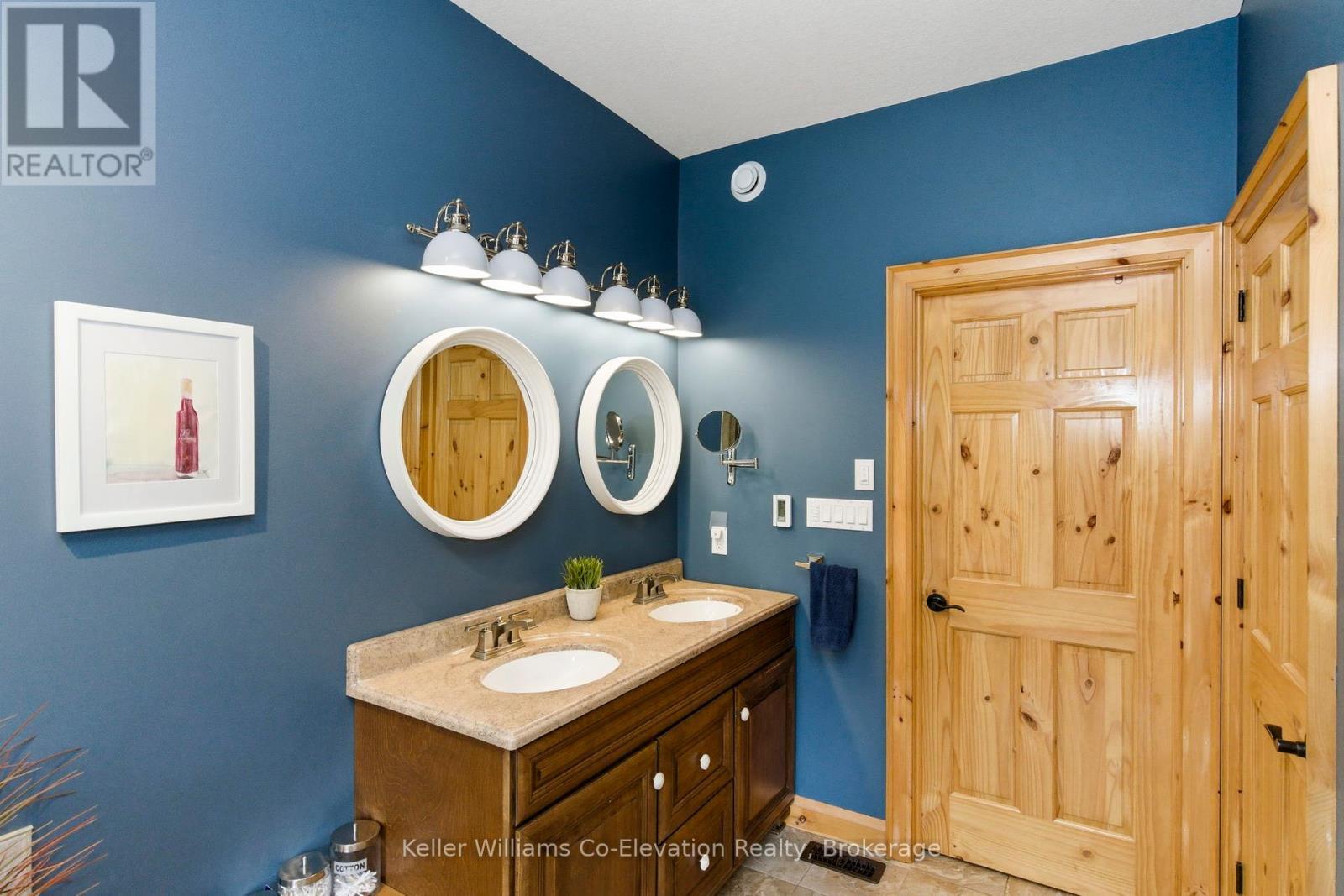 15 Rue De Parc, Tiny, ON - Indoor Photo Showing Bathroom