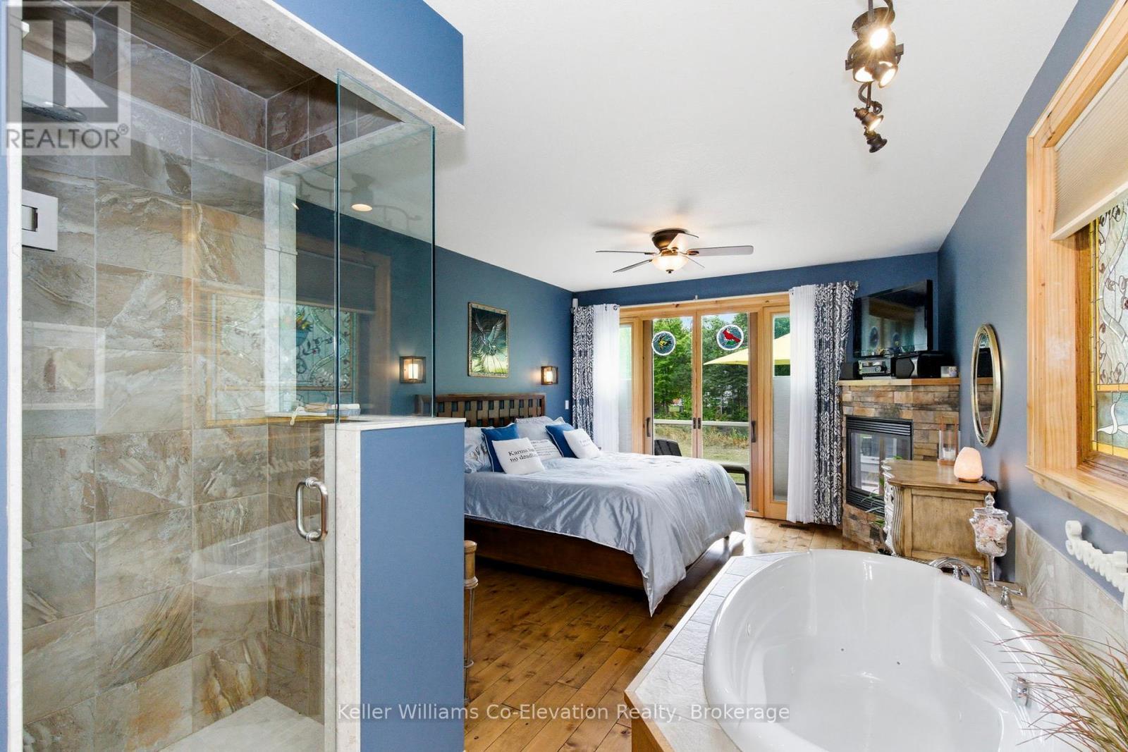 15 Rue De Parc, Tiny, ON - Indoor Photo Showing Bathroom