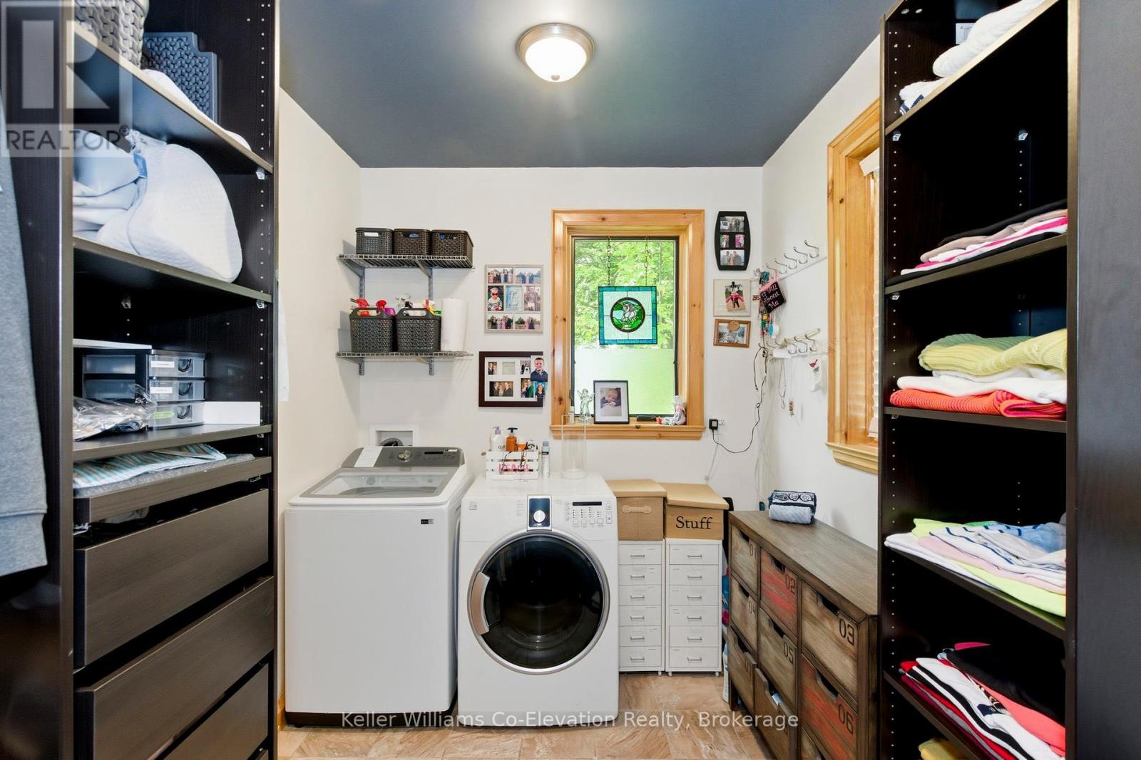 15 Rue De Parc, Tiny, ON - Indoor Photo Showing Laundry Room