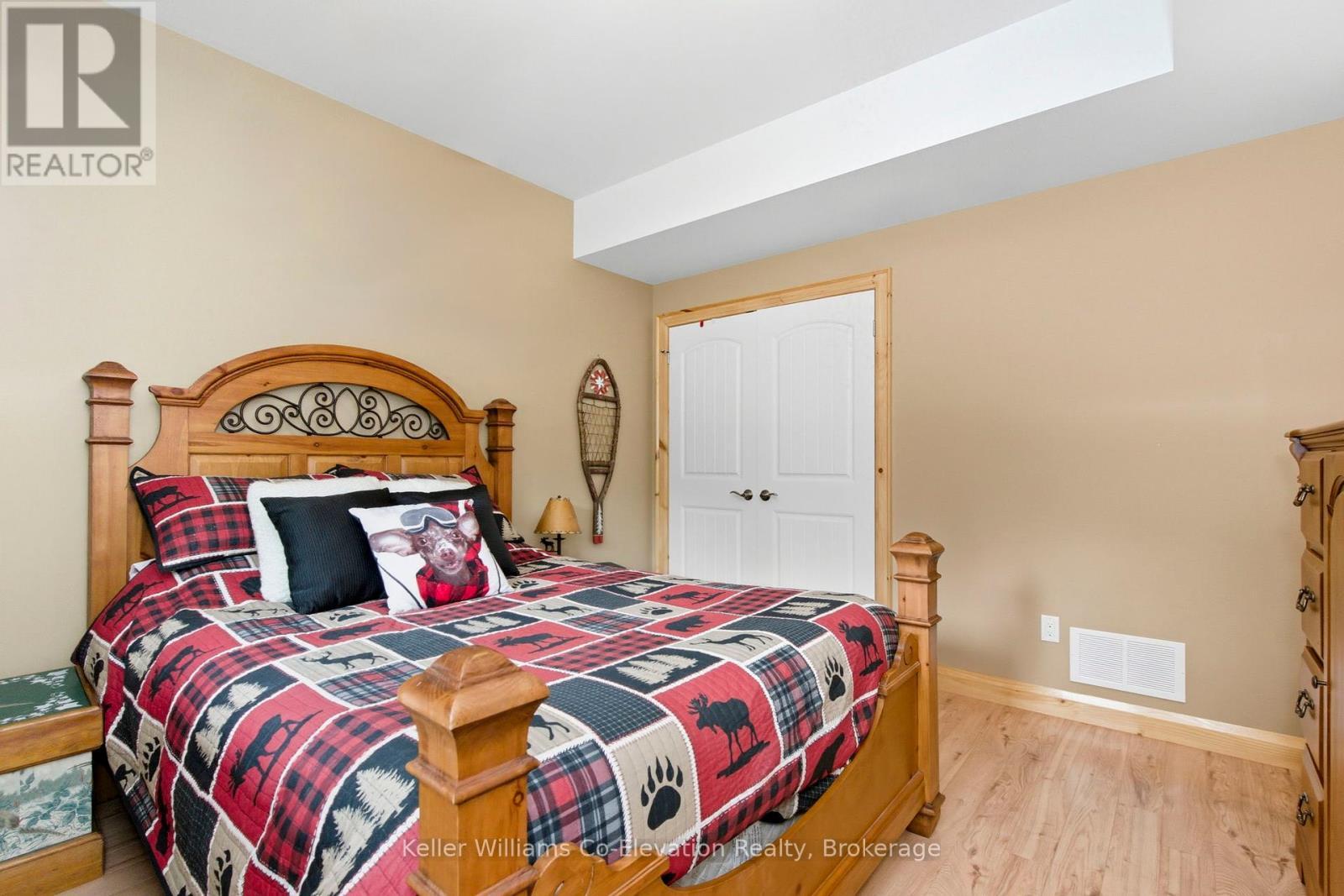 15 Rue De Parc, Tiny, ON - Indoor Photo Showing Bedroom