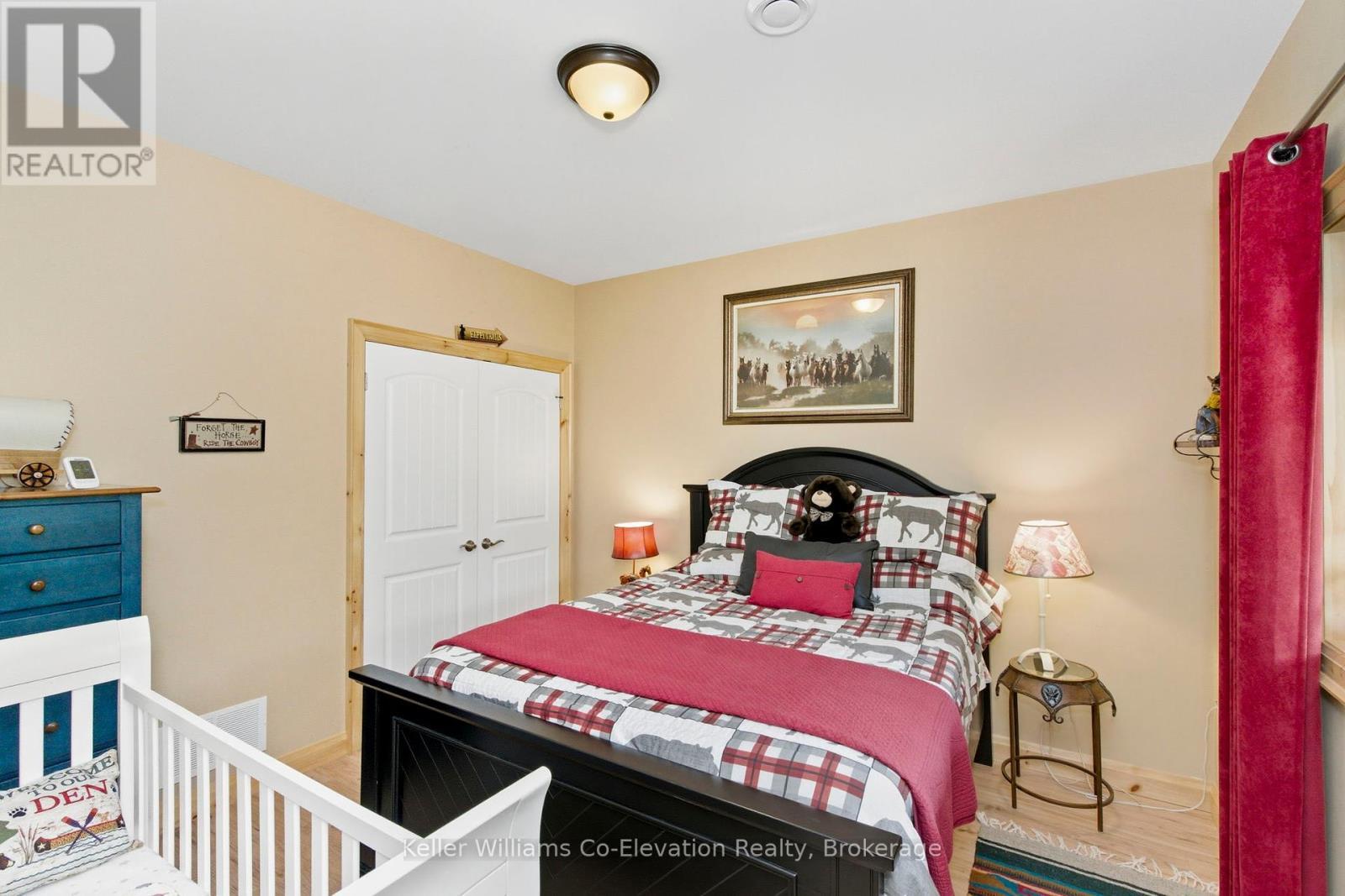 15 Rue De Parc, Tiny, ON - Indoor Photo Showing Bedroom