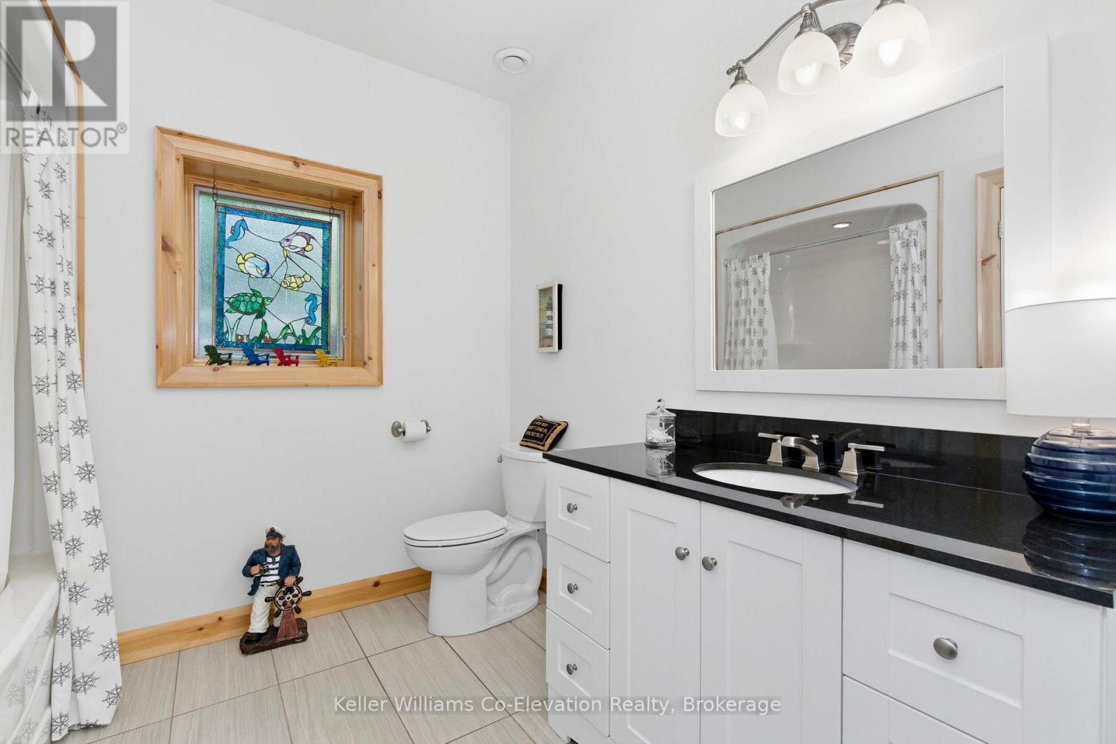 15 Rue De Parc, Tiny, ON - Indoor Photo Showing Bathroom