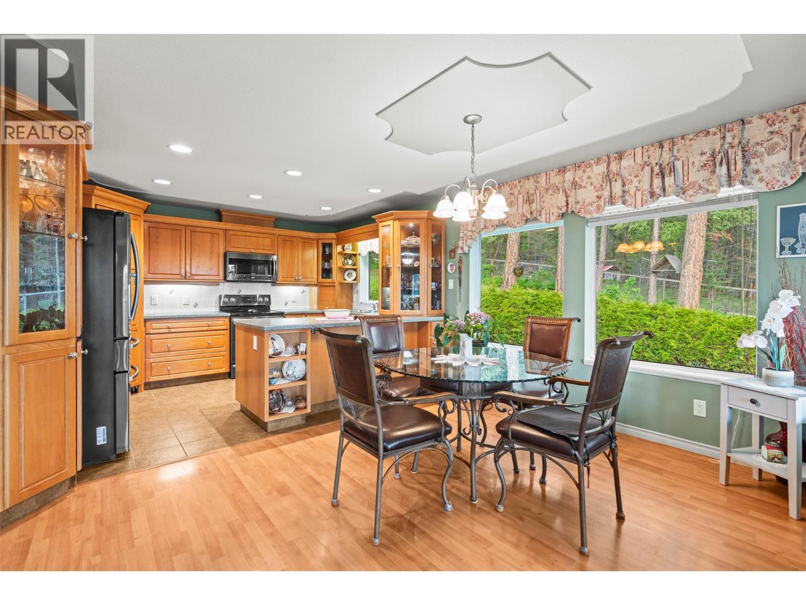 7775 Chew Road, Vernon, BC - Indoor Photo Showing Dining Room