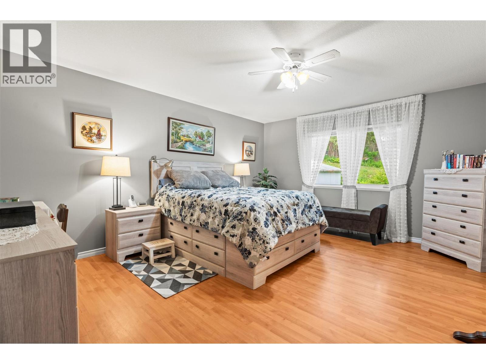 7775 Chew Road, Vernon, BC - Indoor Photo Showing Bedroom