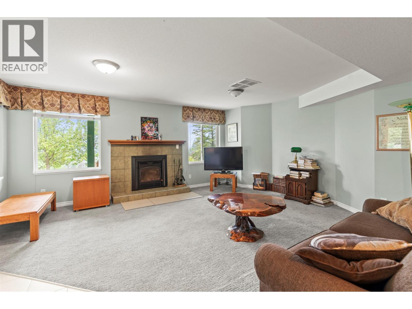 7775 Chew Road, Vernon, BC - Indoor Photo Showing Living Room With Fireplace
