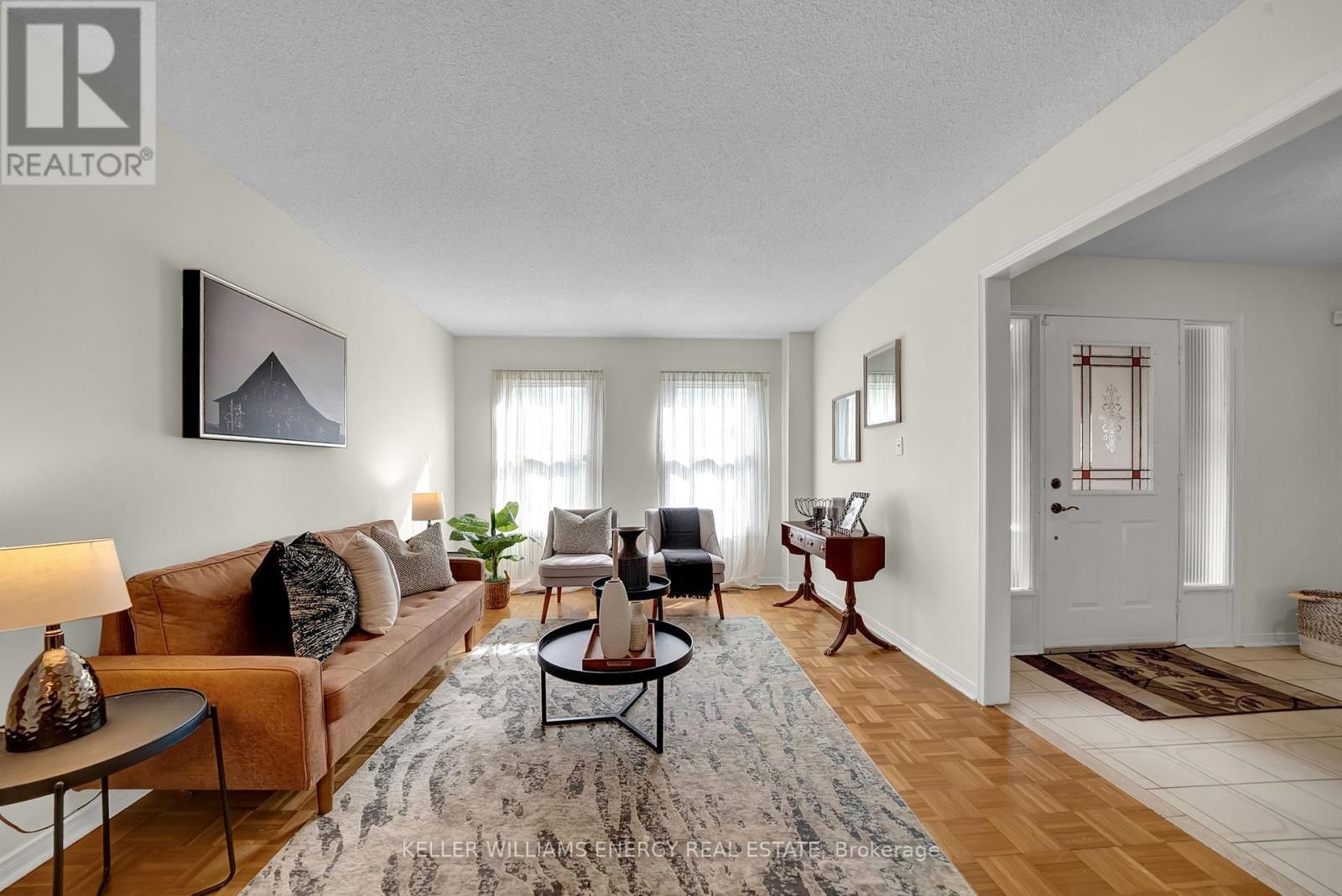 280 Thornton Road N, Oshawa (Mclaughlin), ON - Indoor Photo Showing Living Room