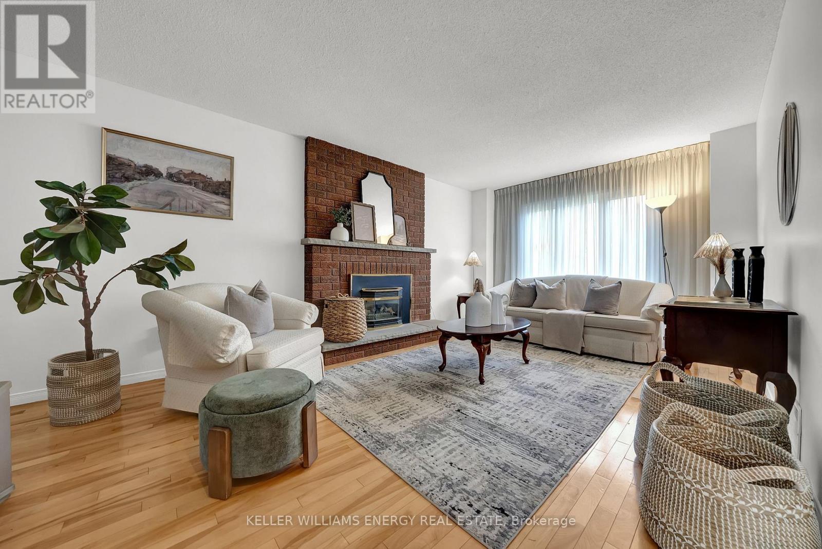 280 Thornton Road N, Oshawa (Mclaughlin), ON - Indoor Photo Showing Living Room With Fireplace