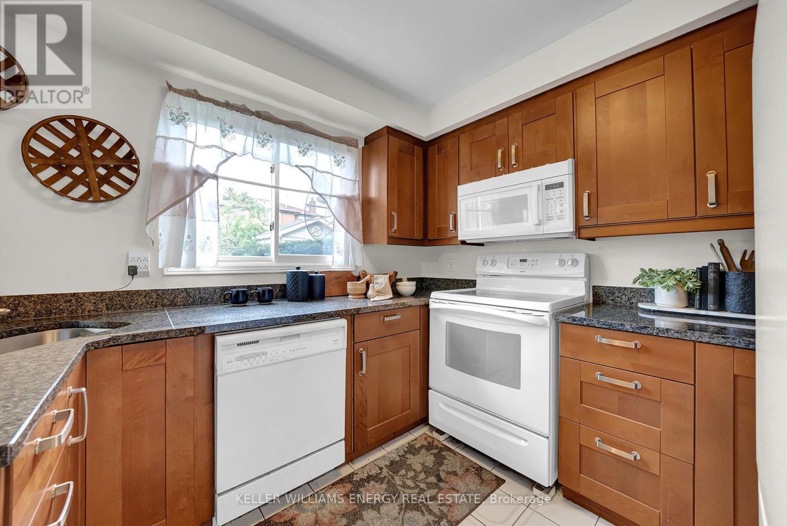 280 Thornton Road N, Oshawa (Mclaughlin), ON - Indoor Photo Showing Kitchen