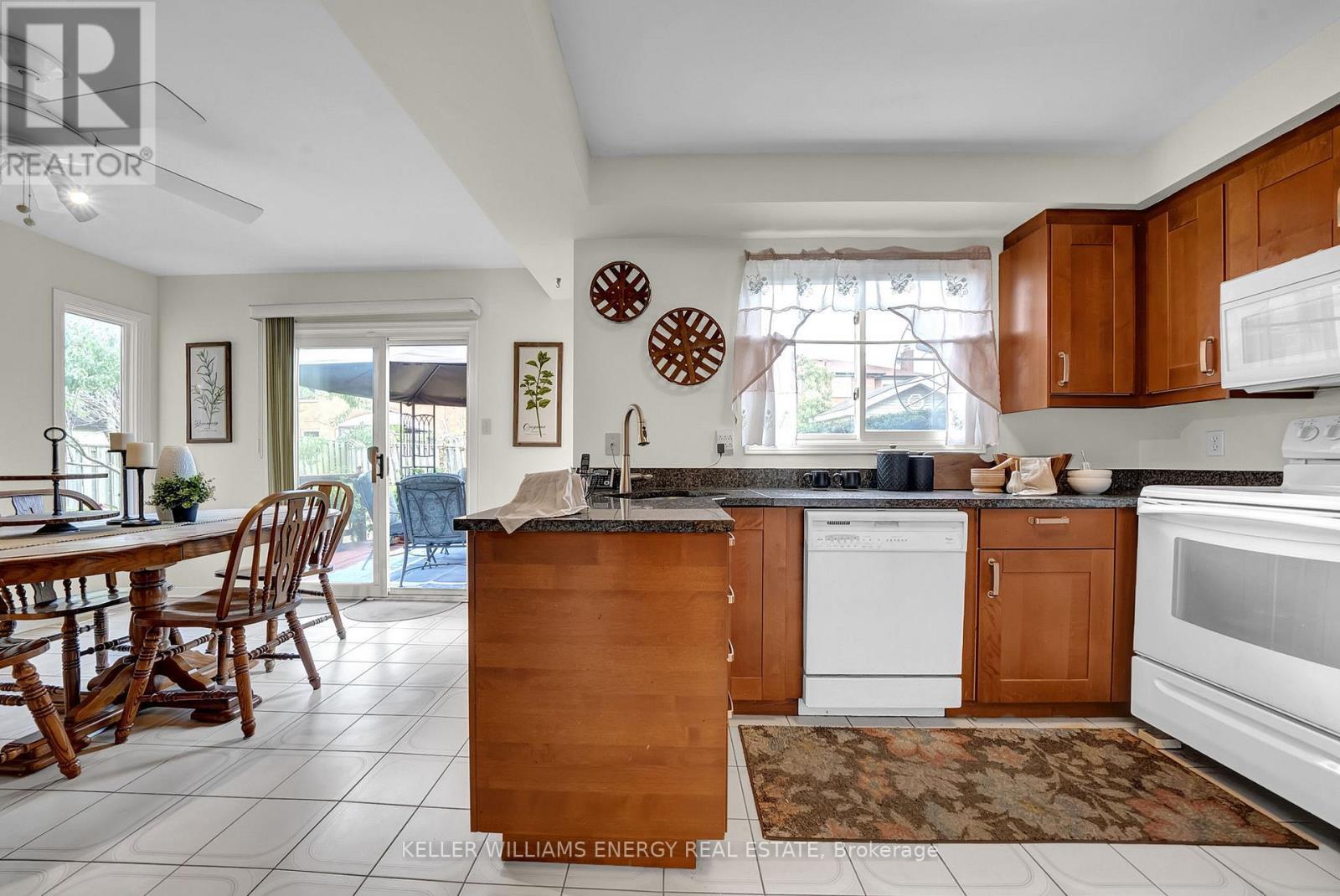 280 Thornton Road N, Oshawa (Mclaughlin), ON - Indoor Photo Showing Kitchen