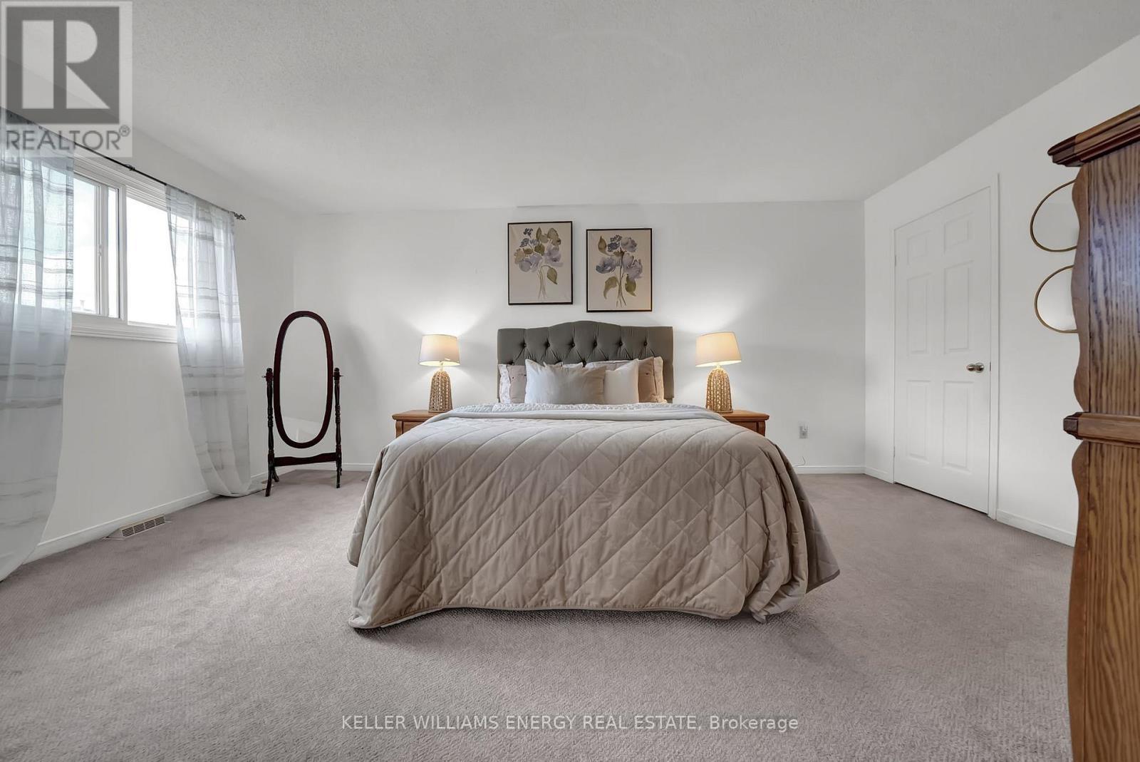 280 Thornton Road N, Oshawa (Mclaughlin), ON - Indoor Photo Showing Bedroom